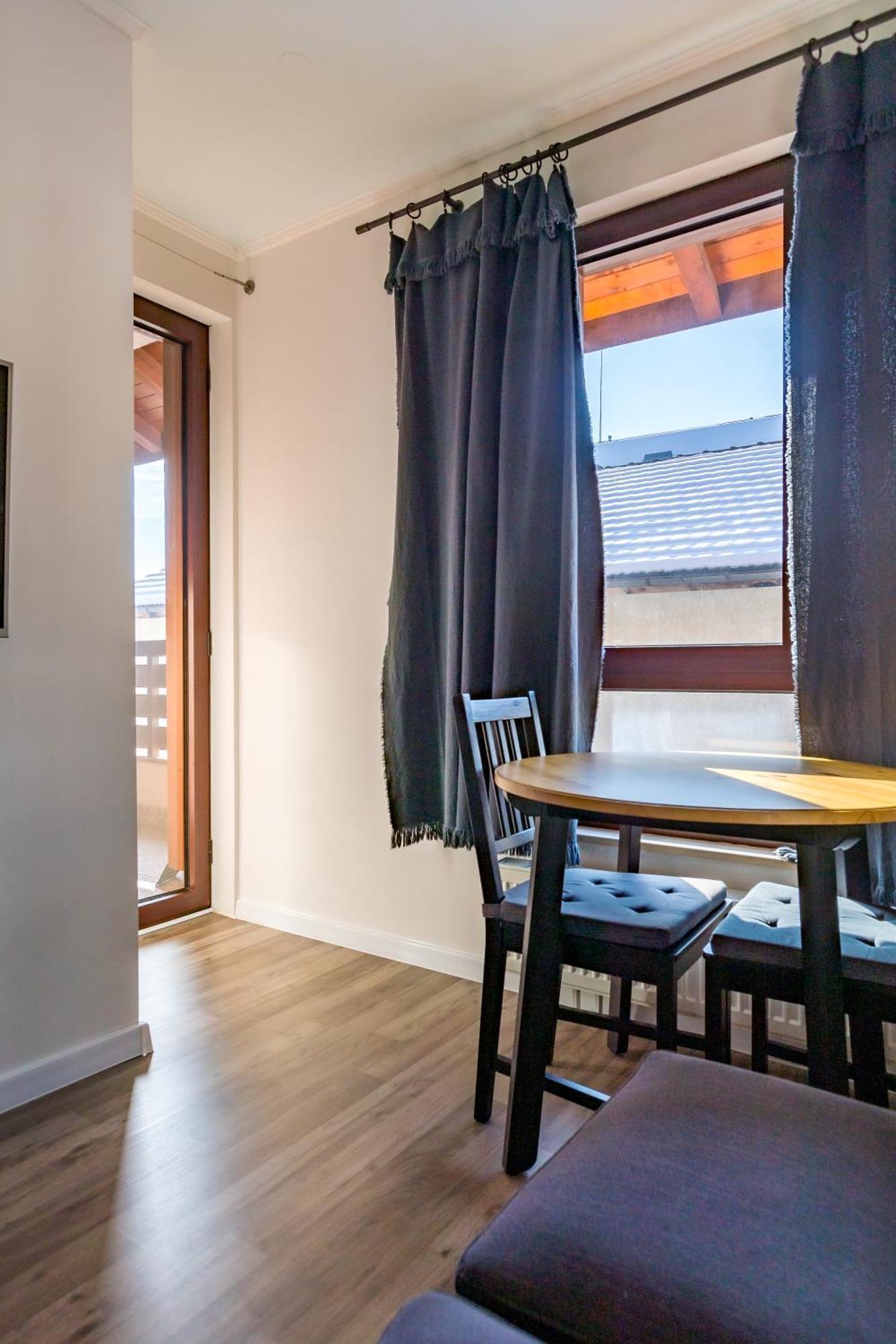 Refurbished Studios, Mountain View Balconies, Minutes From Gondola Bansko Exterior photo
